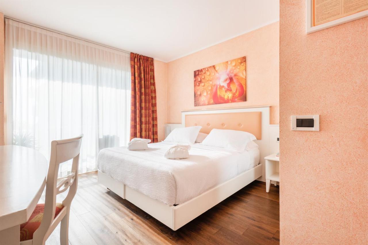 Hotel Gabry Riva del Garda Eksteriør billede